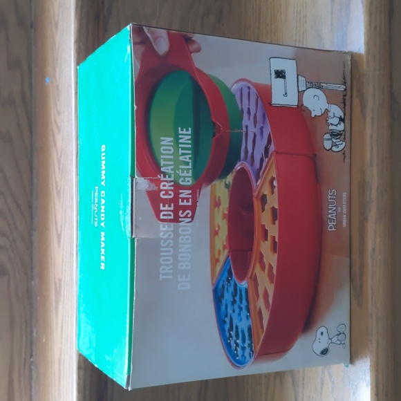 Never Used! Urban Outfitters Gummy Candy Maker in Peanuts cartoon (Snoopy) - Picture 4 of 12